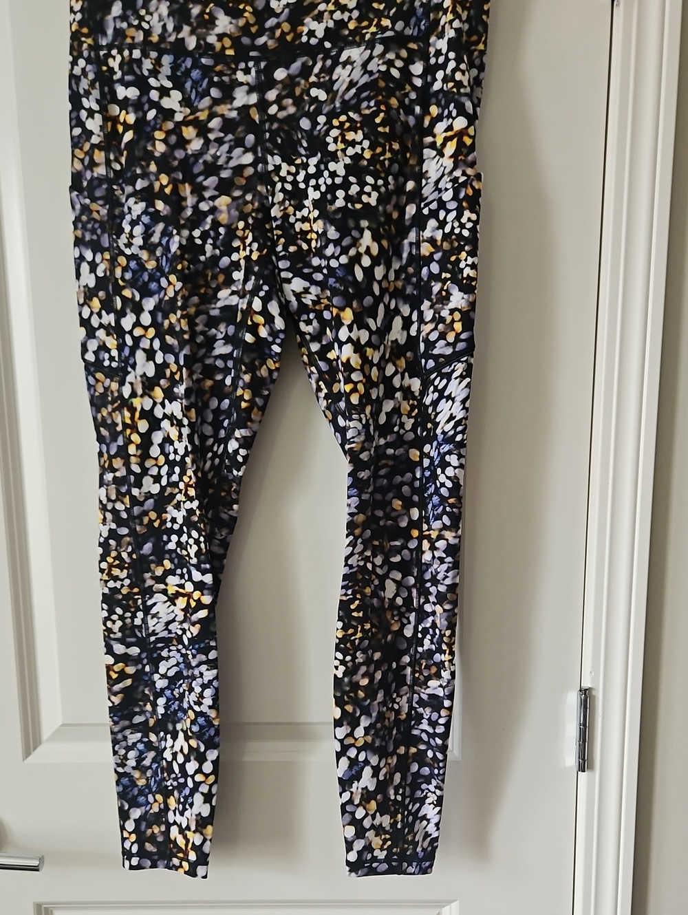 Lululemon  Women’s Black Multi Printed Joggers / Tights